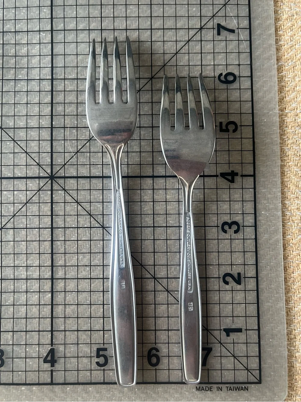 MODERN LIVING Rogers Satin Stainless Silverware Flatwear Dinner Forks (4)